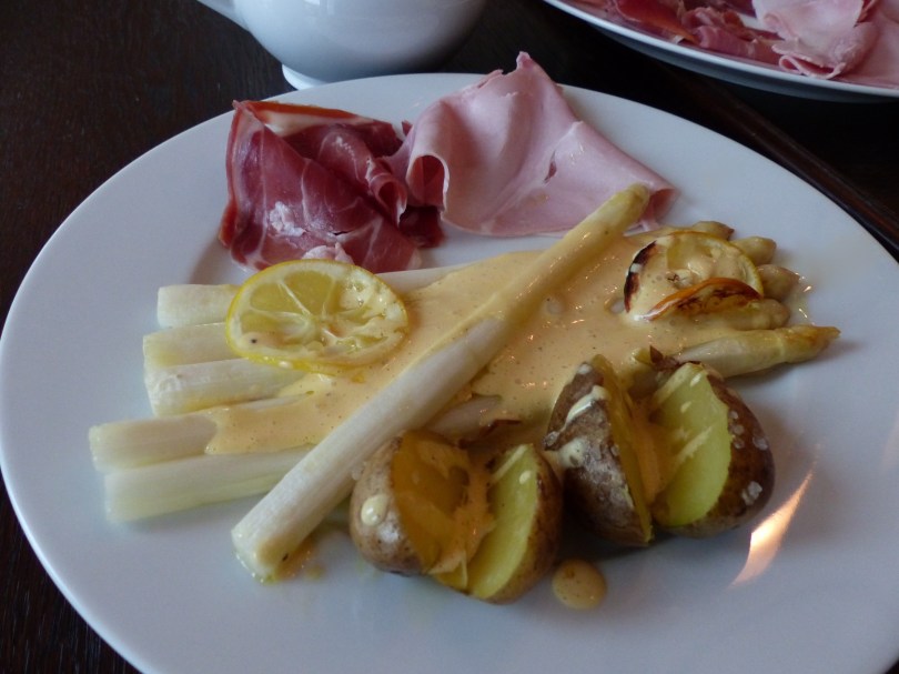 alles auf dem Teller appetitlich angerichtet