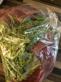 Reh in frische Kräuter 