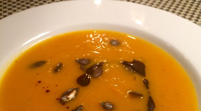 Kürbissüppchen mit Orange und Möhre