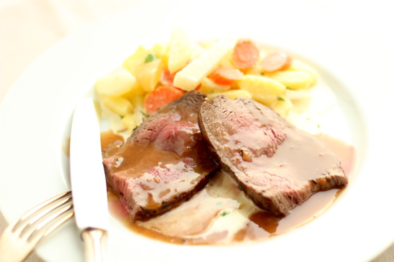 Dünne Scheiben vom Hüftsteak mit Kartoffel-Kohlrabi-Ragout